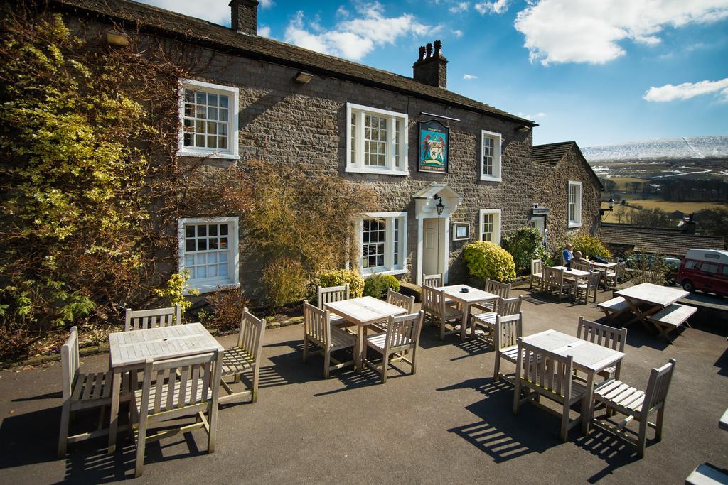 The Assheton Arms Hotel Клитеро Екстериор снимка