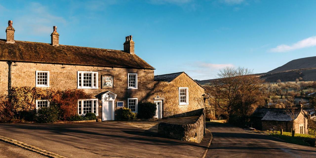 The Assheton Arms Hotel Клитеро Екстериор снимка