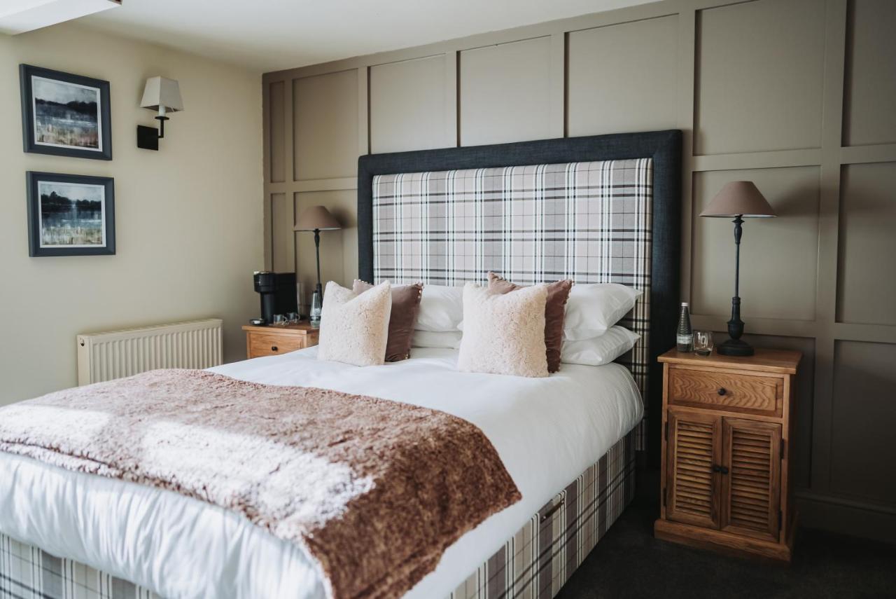 The Assheton Arms Hotel Клитеро Екстериор снимка