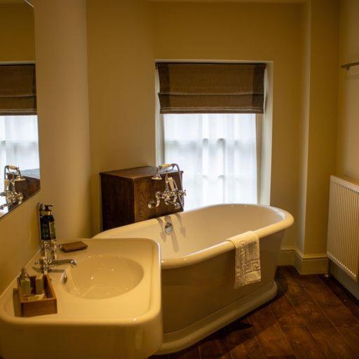 The Assheton Arms Hotel Клитеро Екстериор снимка