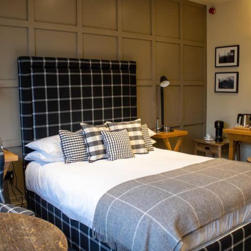 The Assheton Arms Hotel Клитеро Екстериор снимка