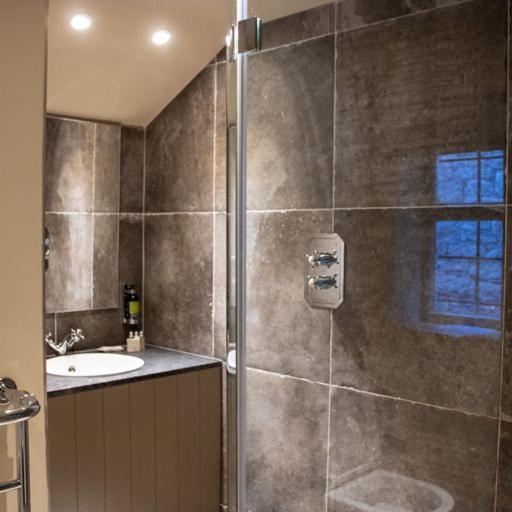 The Assheton Arms Hotel Клитеро Екстериор снимка