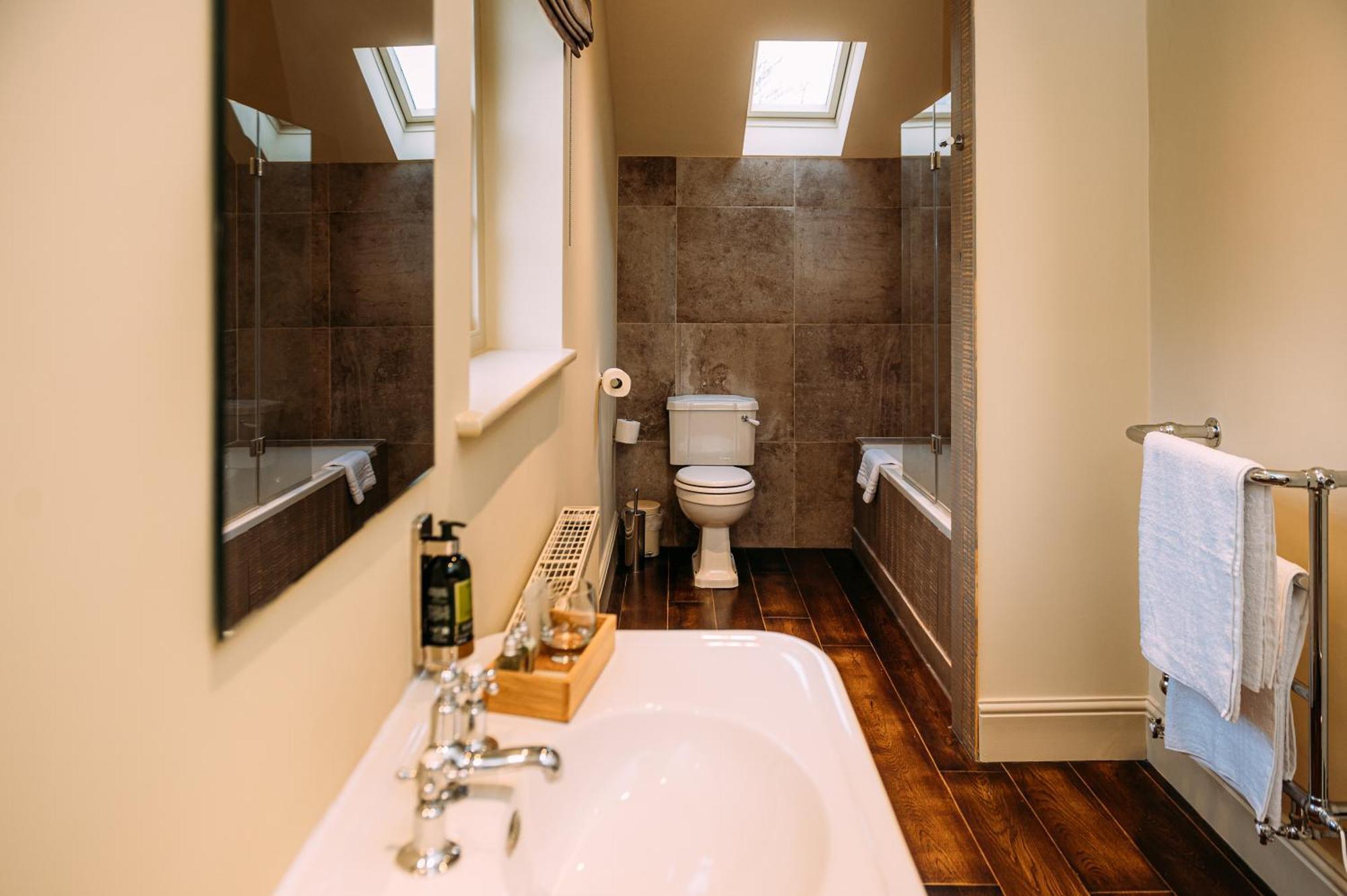 The Assheton Arms Hotel Клитеро Екстериор снимка