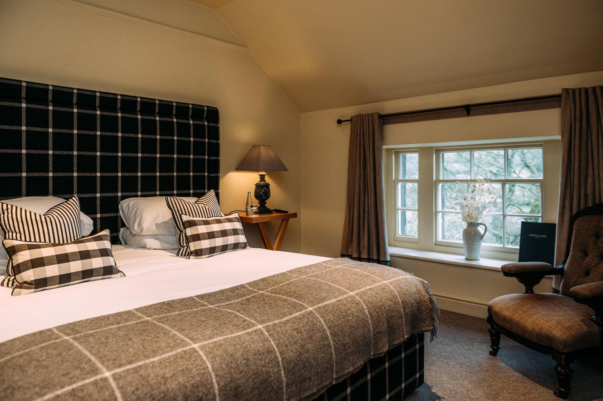 The Assheton Arms Hotel Клитеро Екстериор снимка