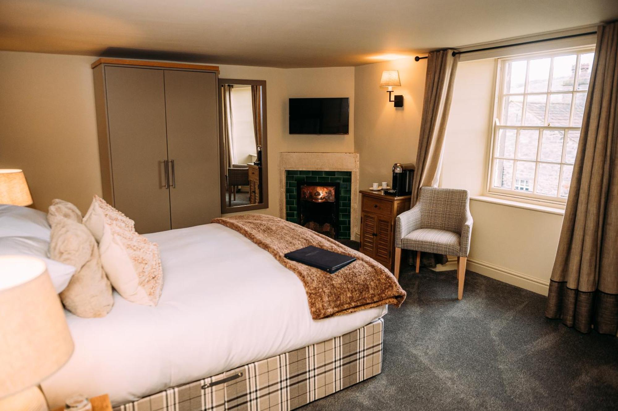 The Assheton Arms Hotel Клитеро Екстериор снимка