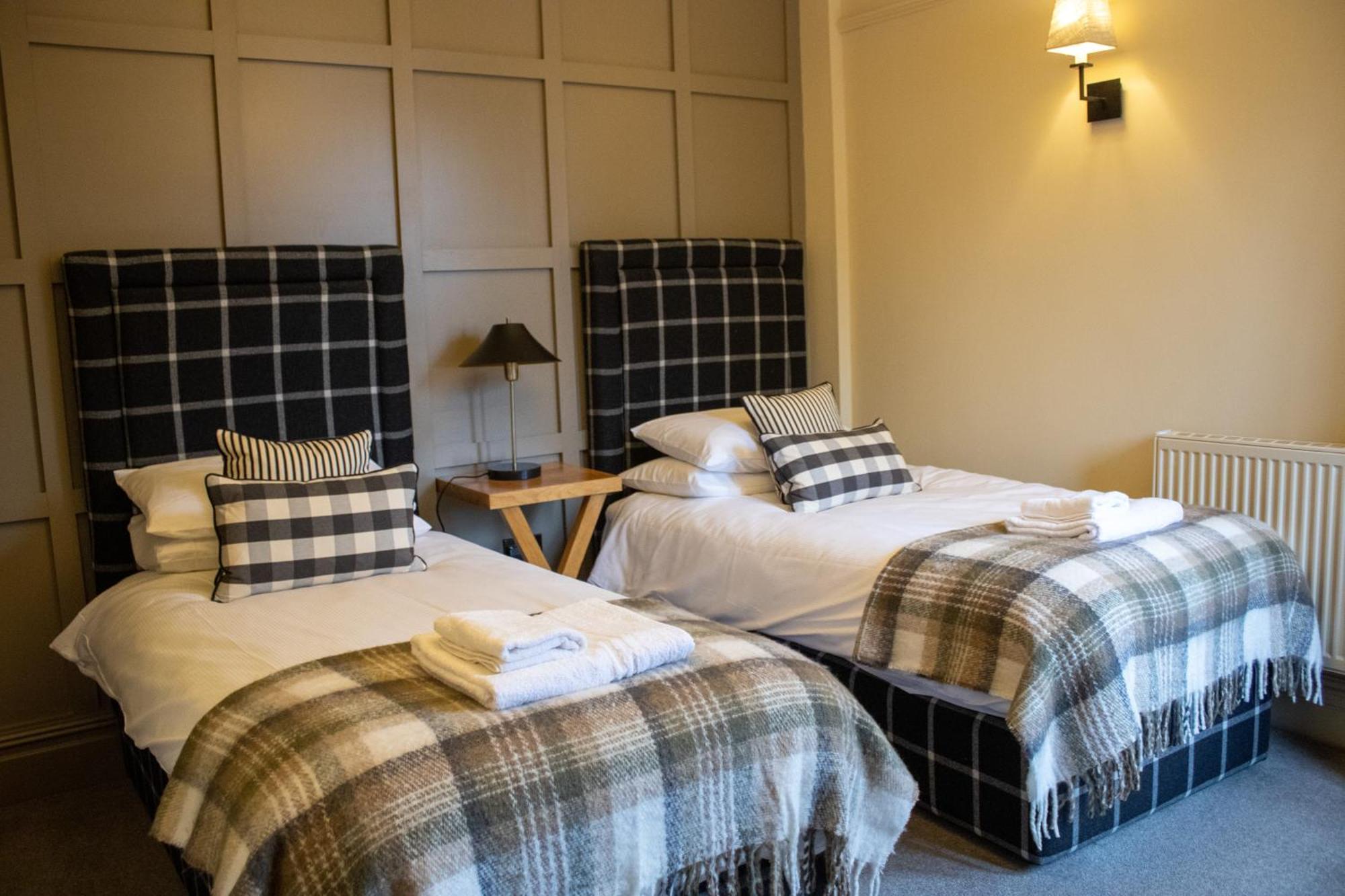 The Assheton Arms Hotel Клитеро Екстериор снимка