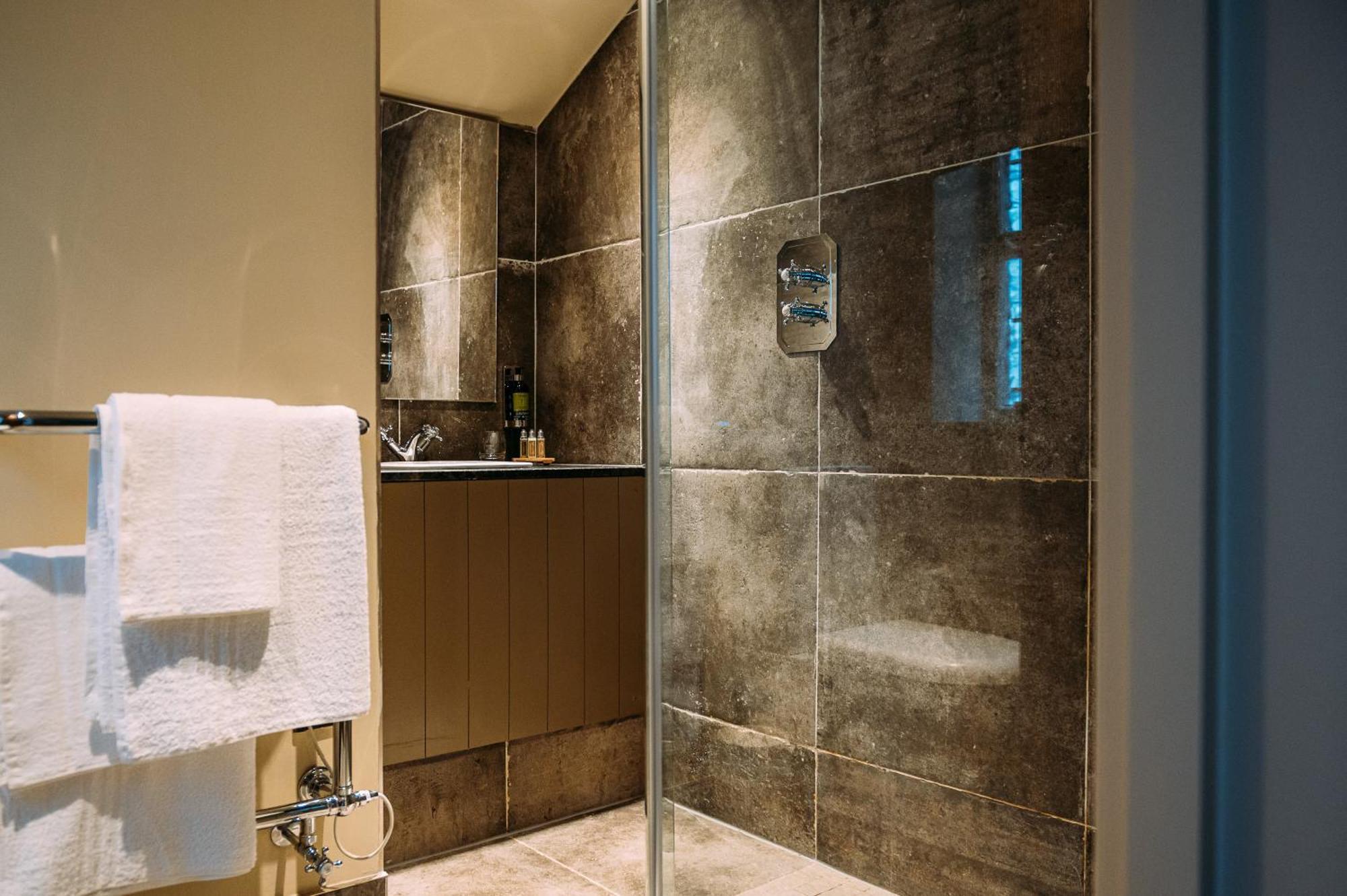 The Assheton Arms Hotel Клитеро Екстериор снимка