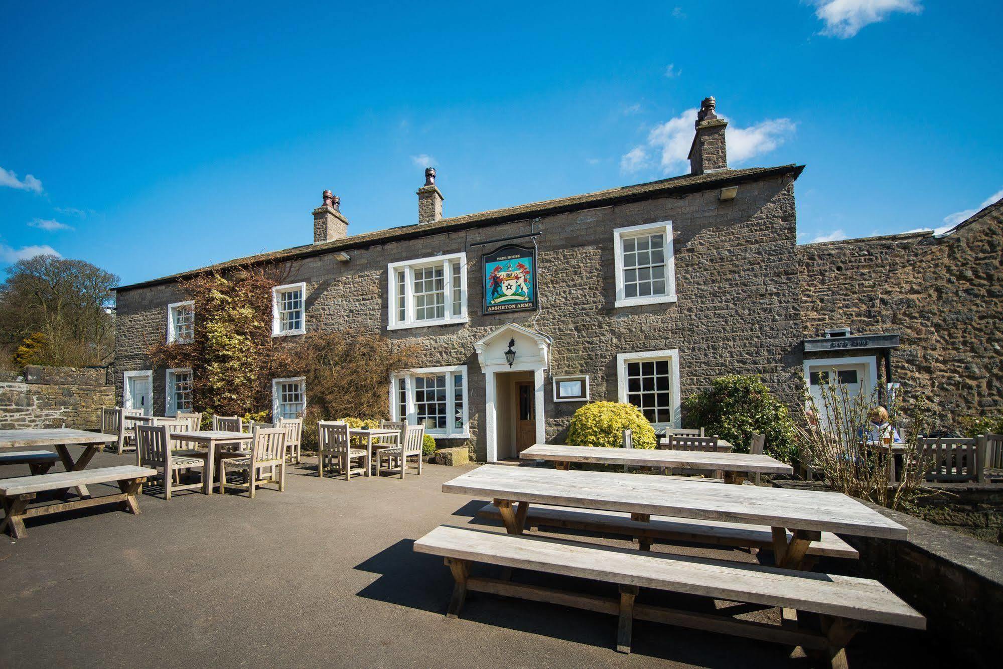 The Assheton Arms Hotel Клитеро Екстериор снимка