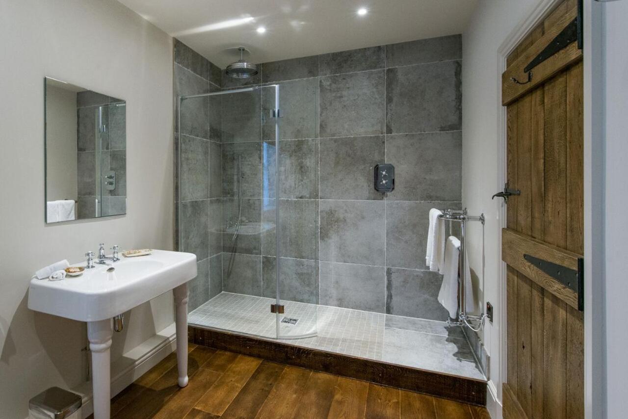 The Assheton Arms Hotel Клитеро Екстериор снимка